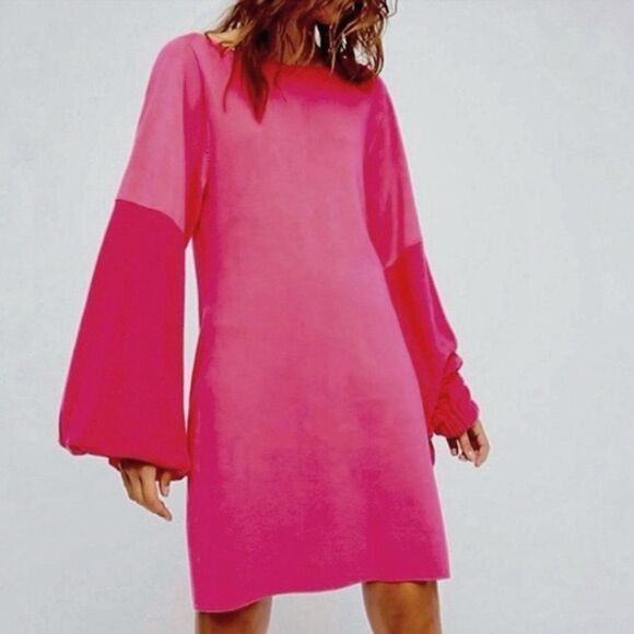 Free People Women's Barbie Pink Oversized Bishop Sleeve Sweater Dress Size Large - Picture 1 of 10